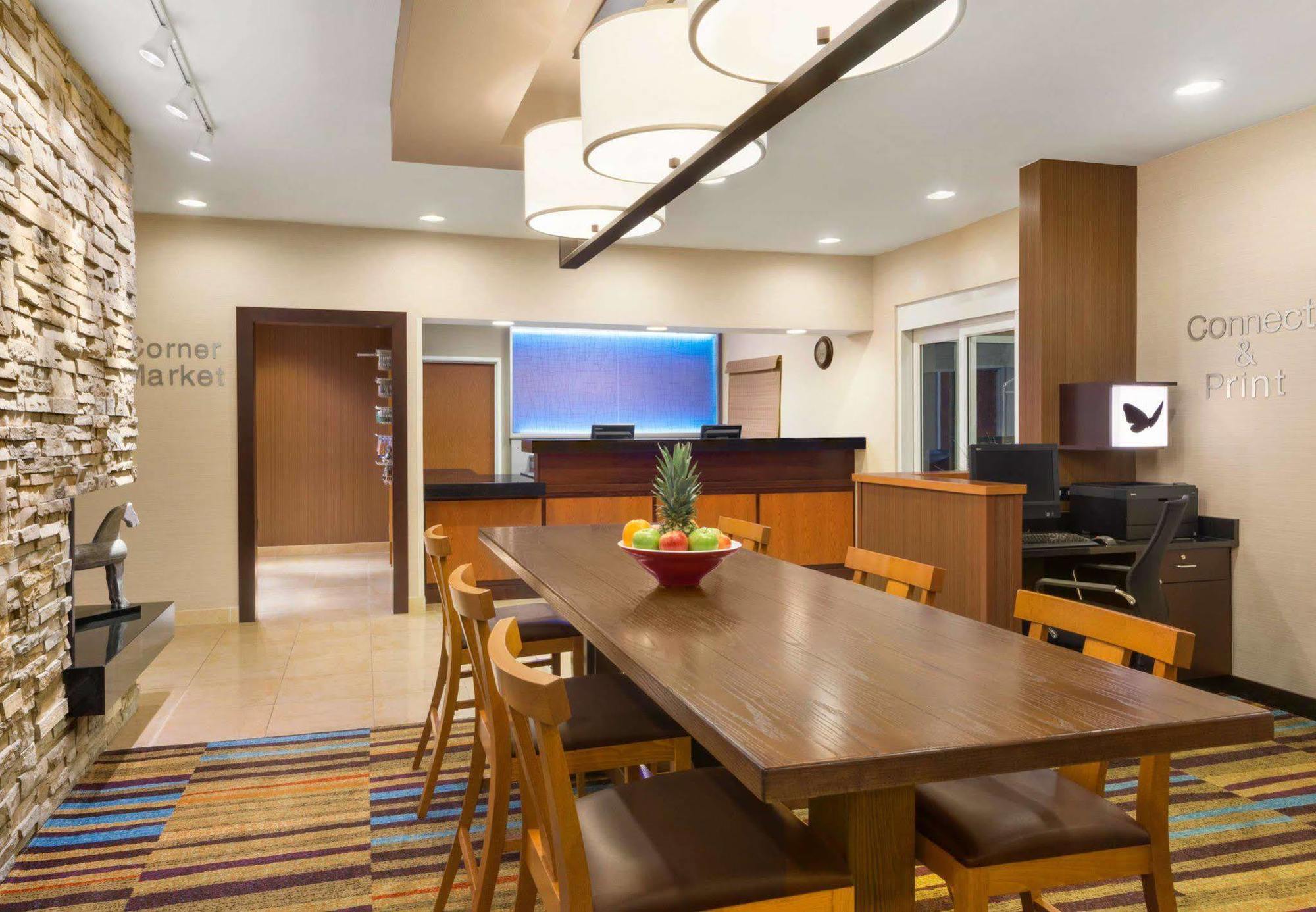 Amerivu Inn And Suites Grand Forks Extérieur photo
